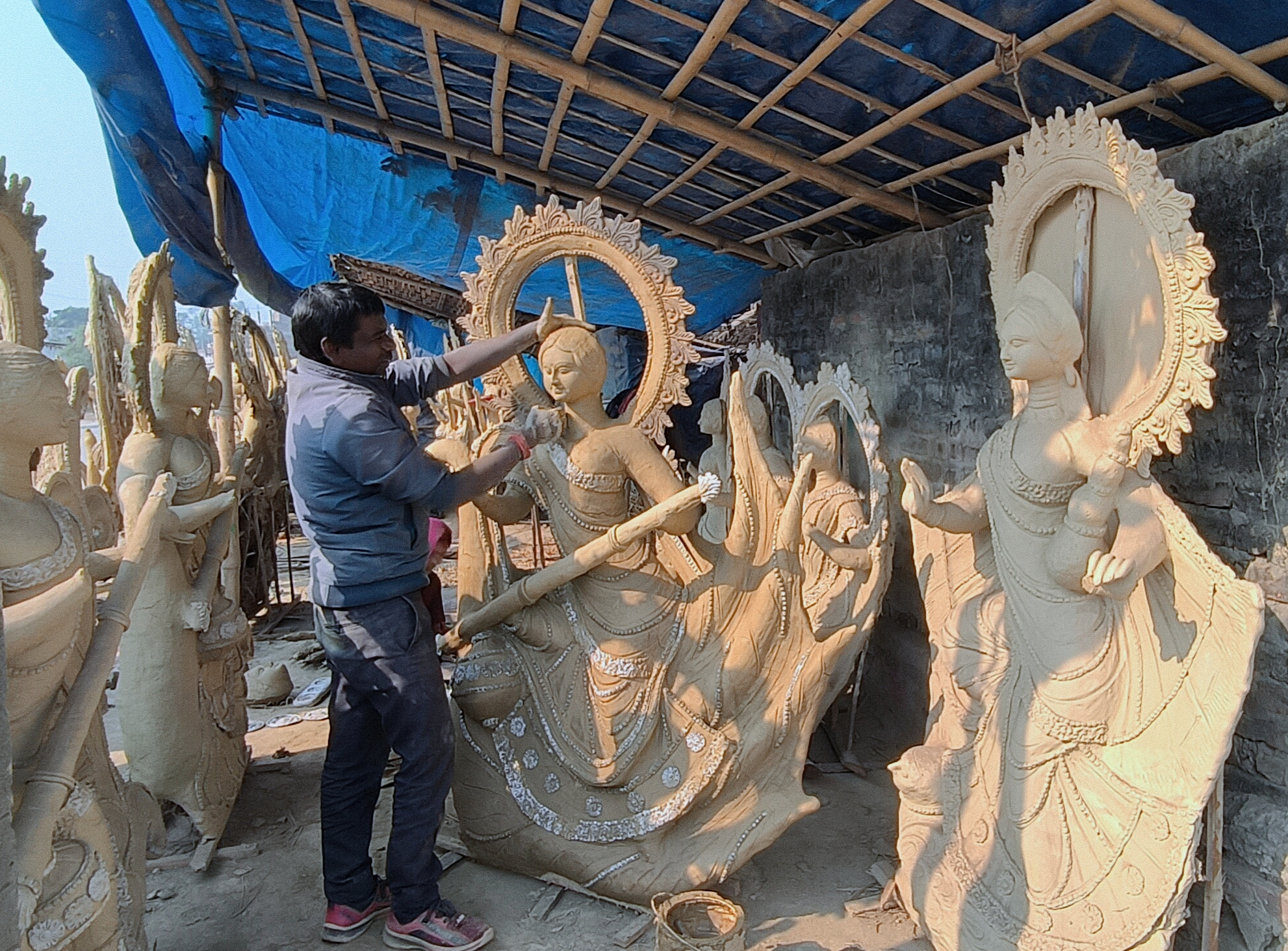 मूर्ति बनाउन भ्याइनभ्याइ